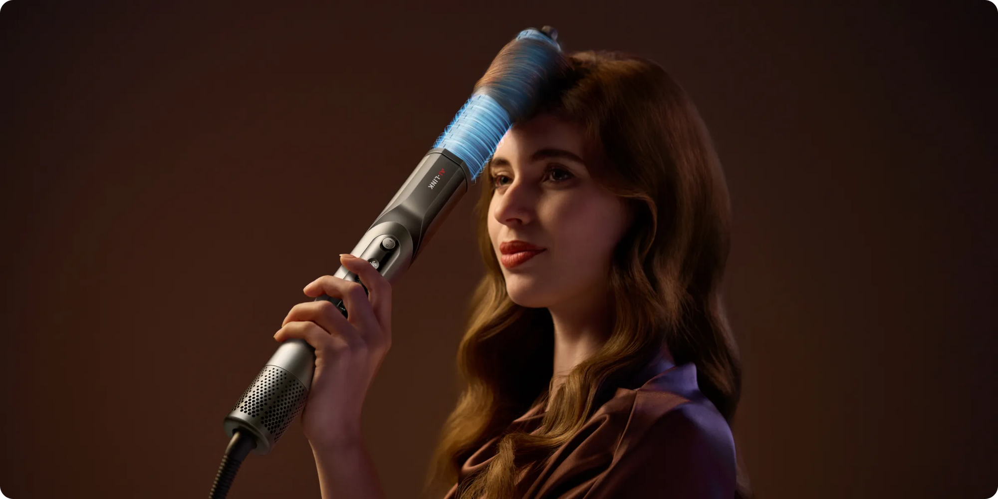 Sèche-cheveux Dreame Dazzle crée des boucles douces grâce à un contrôle intelligent de la température.