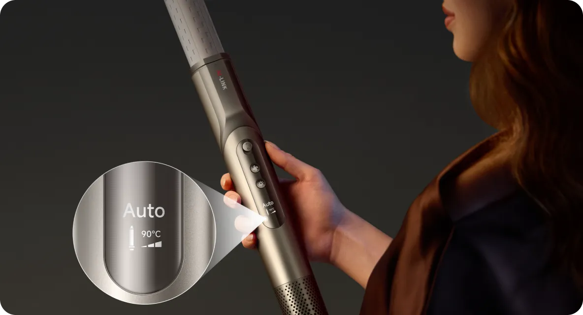 Sèche-cheveux Dreame Dazzle avec écran intelligent affichant la température et le flux d’air en temps réel.