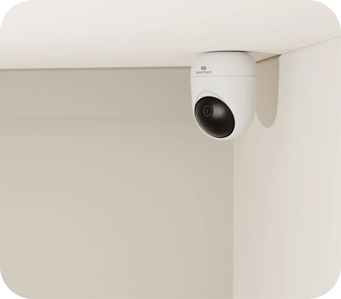 Dreame NAVO Care 1 InCam fixée au plafond vue de dessous illustrant l'installation au plafond