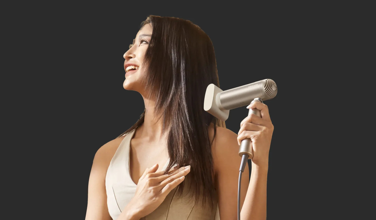 L'embout anti-frisottis du Dreame Pocket Pro concentre le flux d’air pour des cheveux lisses et brillants