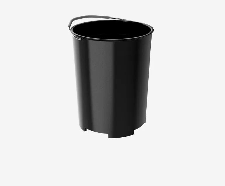 Le bac sec noir du Dreame SF25 WiFi,  d'une capacité de 2,5 L, recueille les déchets alimentaires traités.